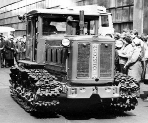Советский гусенечный Трактор Т-74