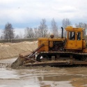 Бульдозер Т-170 работает на песке